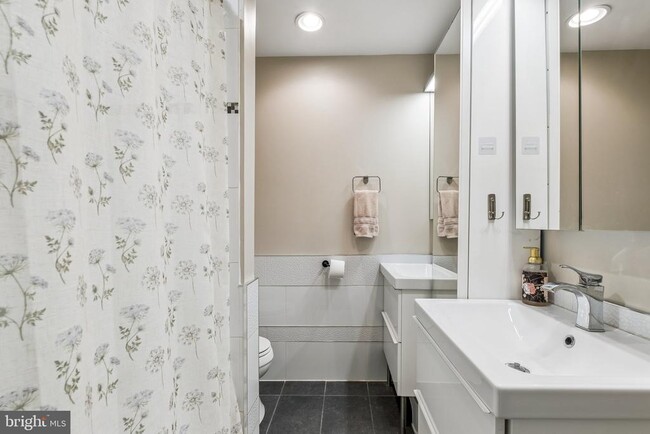 Building Photo - 1816 Dickinson St