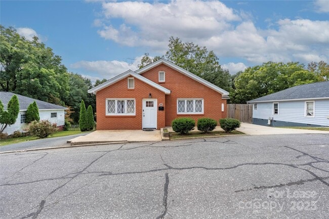 Primary Photo - 387 Woodlawn Ave
