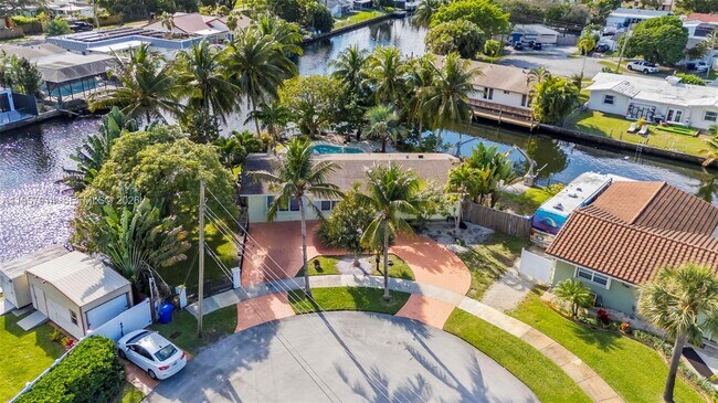 Building Photo - 1600 N 28th Ct