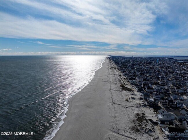 Building Photo - 8 Ortley Ave