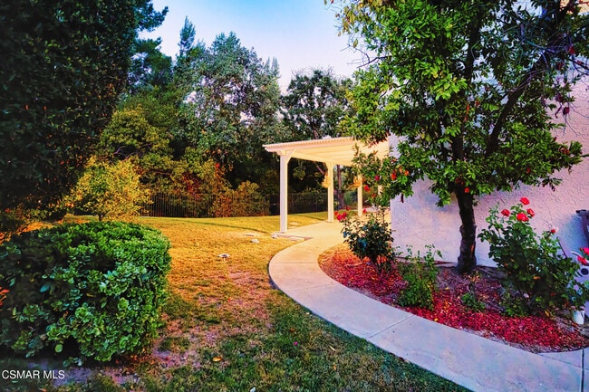 Building Photo - 6058 Hedgewall Dr