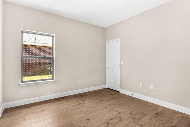 Building Photo - 36 Dickens Dr