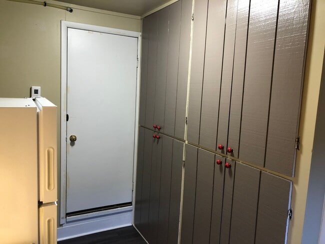 Building Photo - Cute one bedroom apartment!