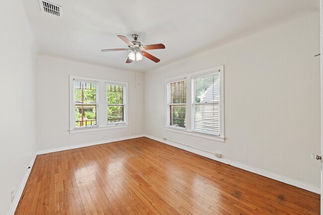 Building Photo - Huisache