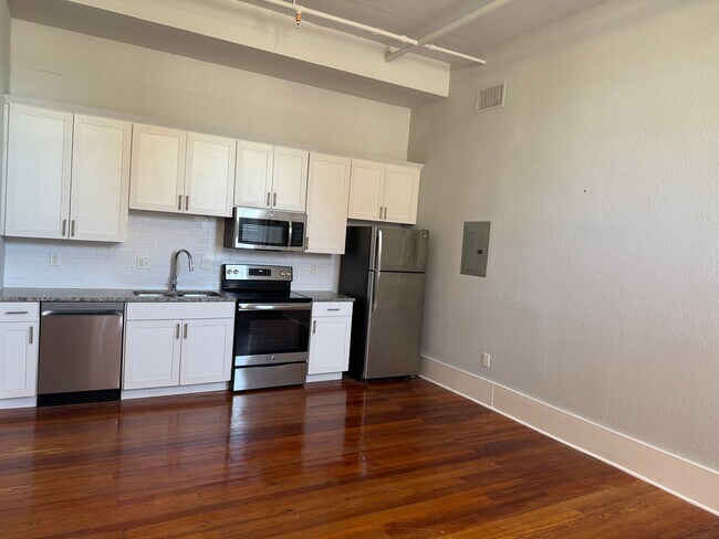 Building Photo - 1090 10th St N