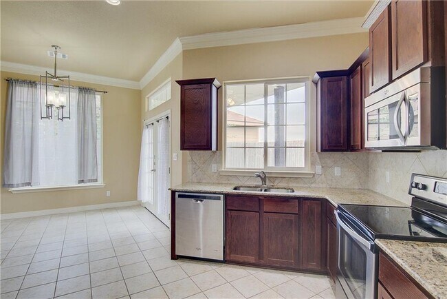 Building Photo - 221 Geode Ln