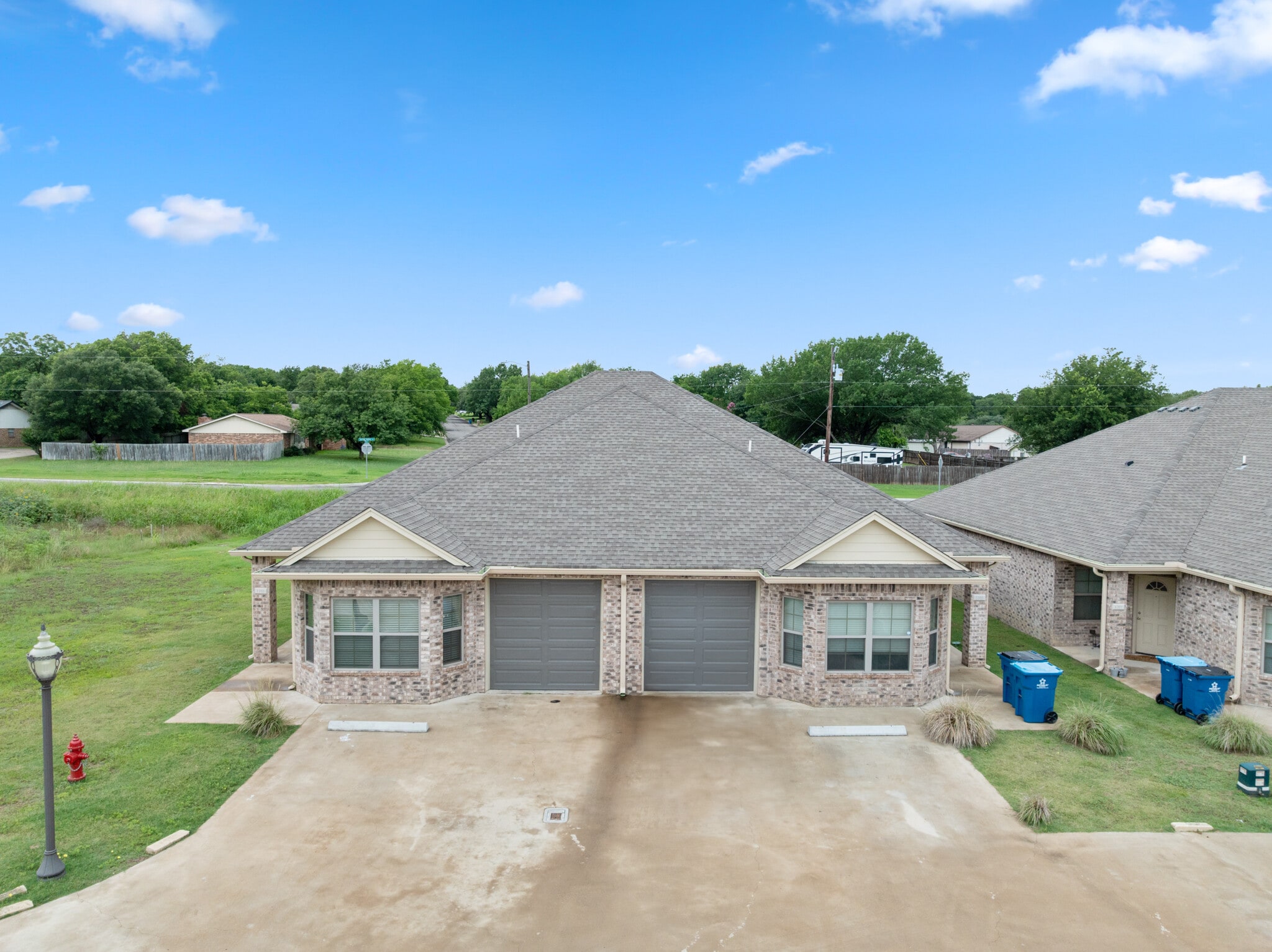 Building Photo - 525 E Spring Valley Rd