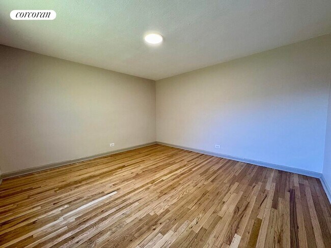 Building Photo - 70-39A Park Dr E