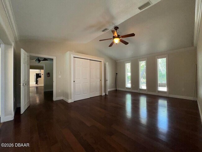 Building Photo - 190 Hidden Hills Dr