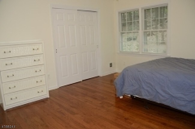 Building Photo - 5 Deer Run Dr