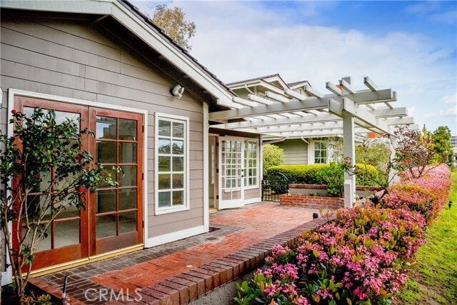 Building Photo - 12 Fairway Dr