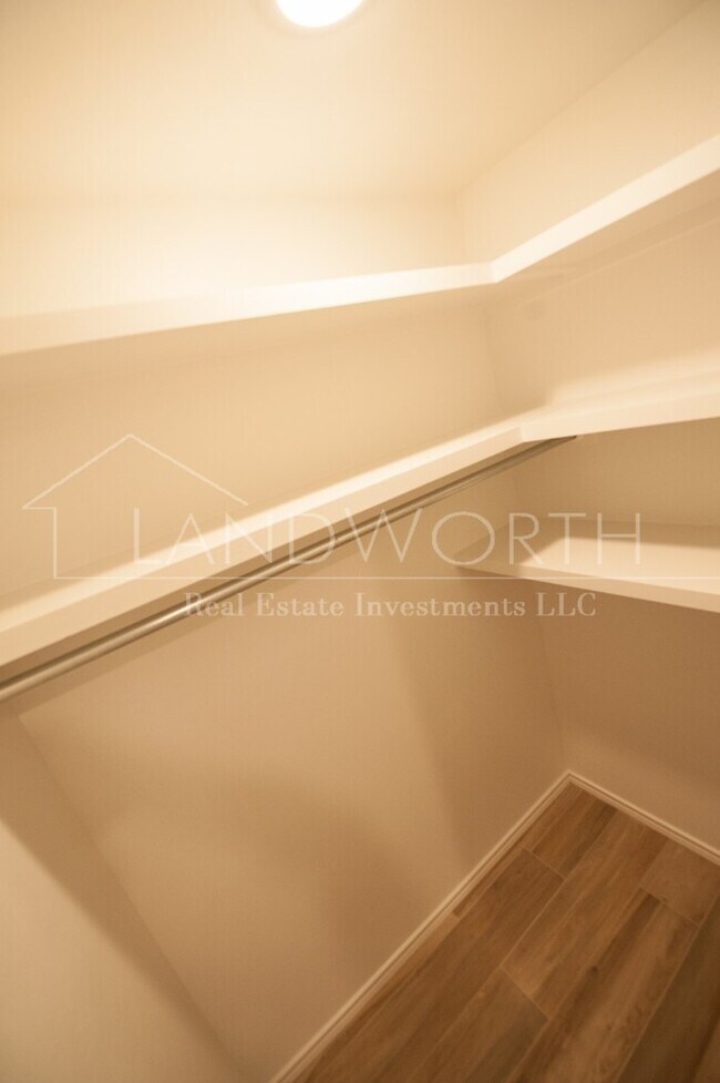 Building Photo - 3/2/2 Beautiful Townhome