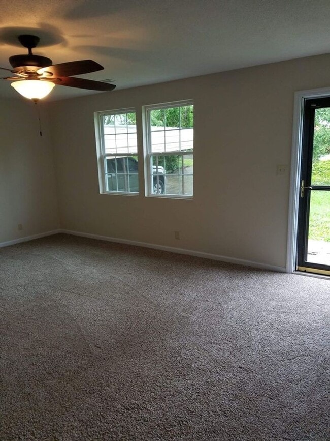 Building Photo - 3 Bedroom Pet Friendly Home For Rent!