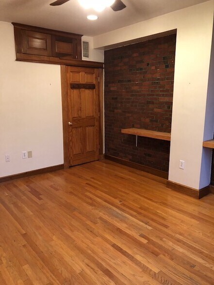 Building Photo - 527 E 3rd St