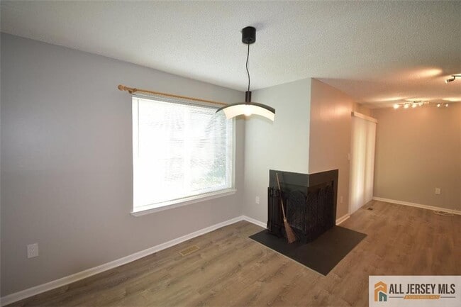 Building Photo - 49 Farnham Square