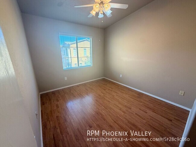 Building Photo - 3250 W Greenway Rd