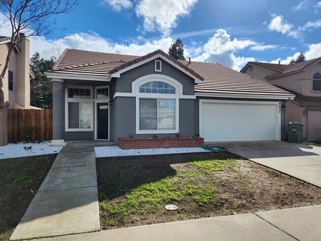 Primary Photo - Beautifully remodeled 4 bedroom, 2 bathroo...