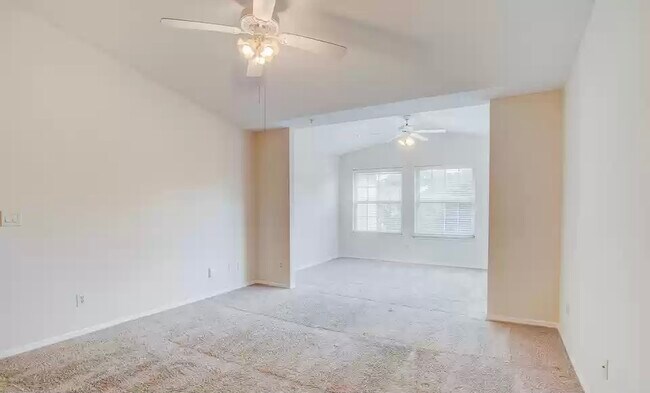 Building Photo - 13810 Sutton Park Dr N