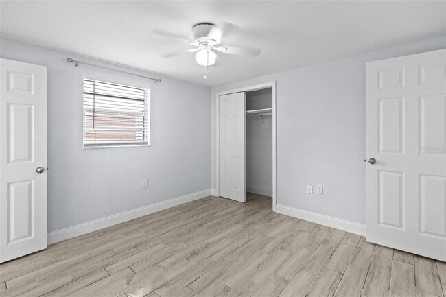 Building Photo - 13916 Sommers Ave