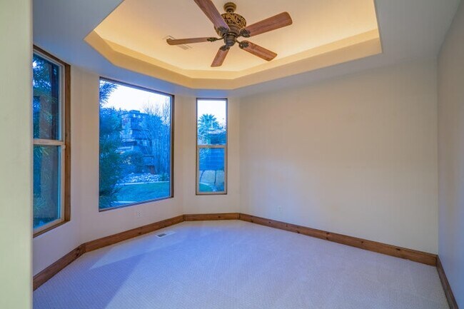 Building Photo - 340 Le Grande Cir