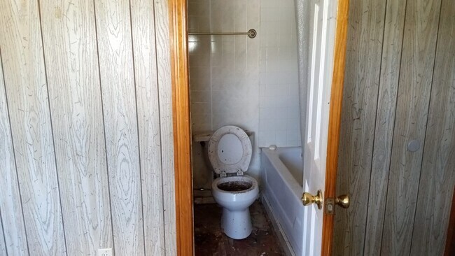 Building Photo - 710 Mill St