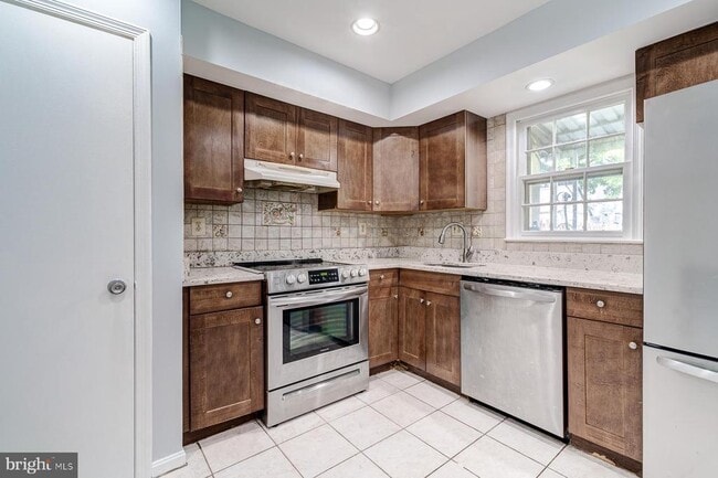 Building Photo - 9420 Packard Way