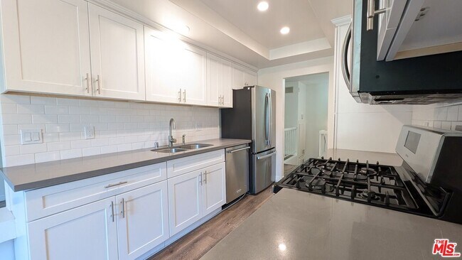 Building Photo - 1696 Palisades Dr