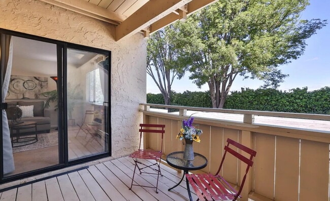Building Photo - This stunning condo in Santa Clara offers ...