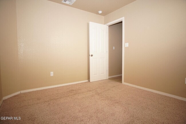 Building Photo - 14207 Otter Point Ct