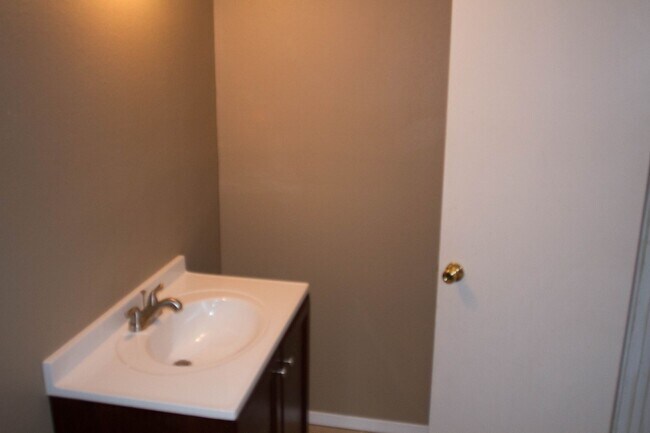 Building Photo - Discover Your New Home in the Heart of San Antonio's East Side