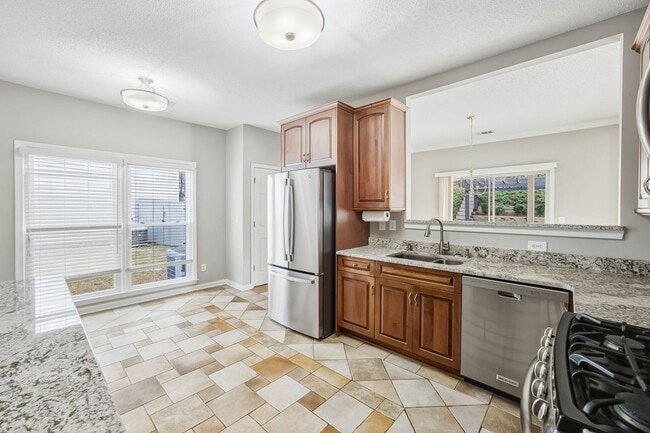 Building Photo - Spectacular John's Creek Traditional