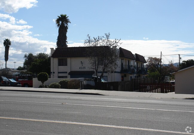 Primary Photo - 4225 Beyer Blvd