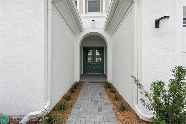 Building Photo - 14989 RedCove Pl