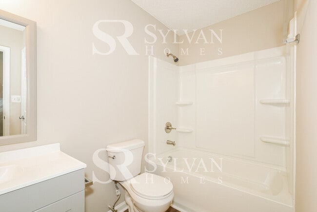 Building Photo - Cute, cozy and comfortable