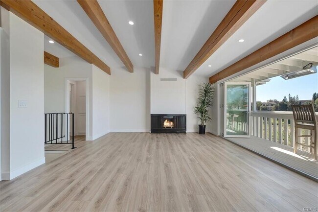 Building Photo - 745 Domingo Dr