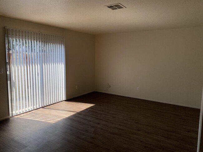 Building Photo - 3503 Shawnee Dr