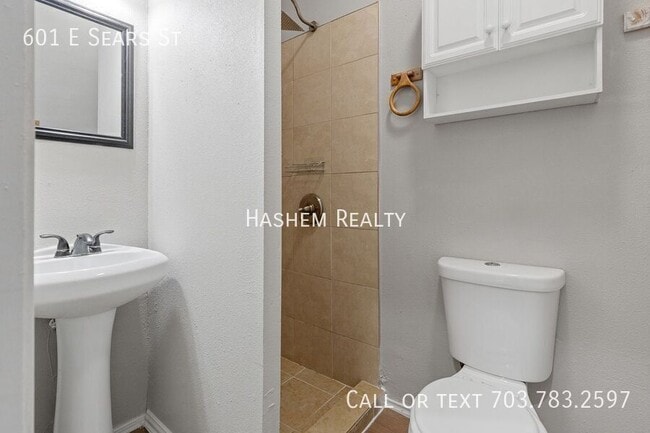 Building Photo - 601 E Sears St