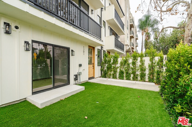 Building Photo - 1201 N McCadden Pl