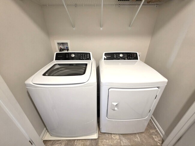 Building Photo - 426 Creekbed Cir