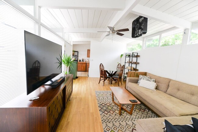 Building Photo - 139 W Canada