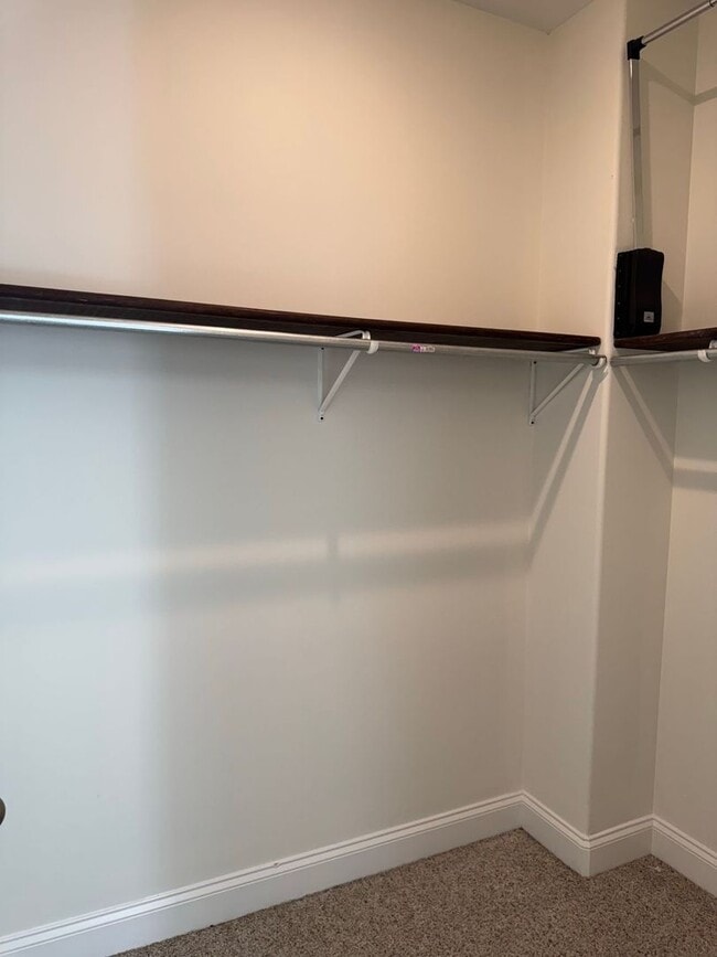 Building Photo - Beautiful 5 Bedroom, 2.5 bath Home in Hickory Wild Subdivision! Lawn care included!