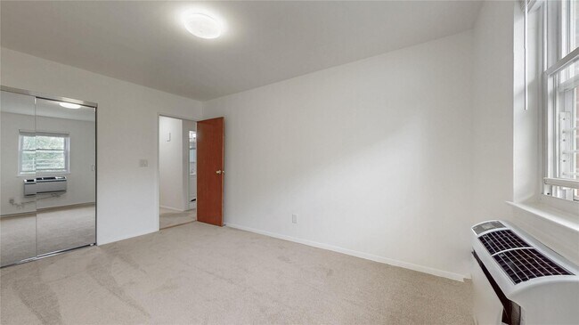 Building Photo - 56-25 Remsen Pl