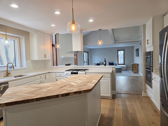 Building Photo - 3427 E Dobson Pl