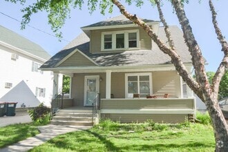 Building Photo - Lovely home in the heart of Kutzky Park!