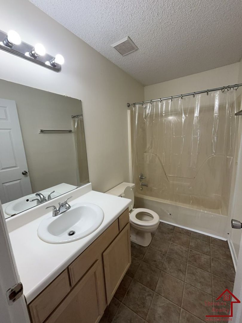 Building Photo - 430 Oriole Dr