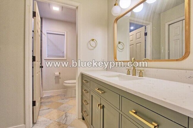 Building Photo - 5 Bed, 2.5 Baths Luxury Home in Murrayhill Near Cooper Mtn Parks