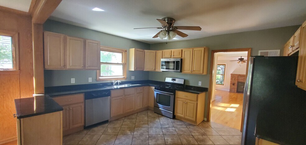 Kitchen with Custom Maple Cabinets and Granite Countertops - 2923 Arthur St NE