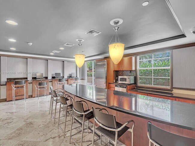 Building Photo - 520 SE 5th Ave