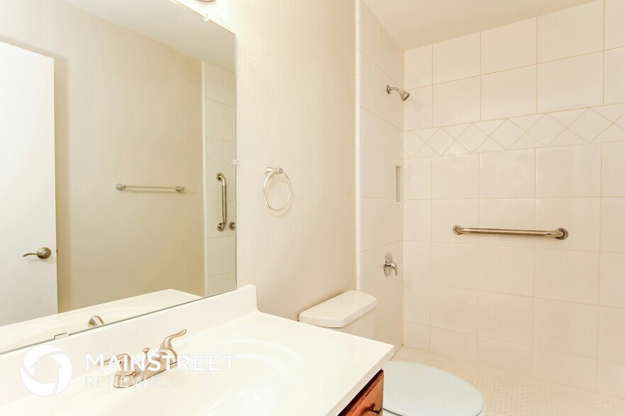 Building Photo - 2414 W Redfield Rd