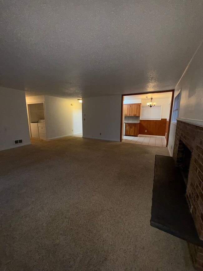 Building Photo - 6404 W Beech St